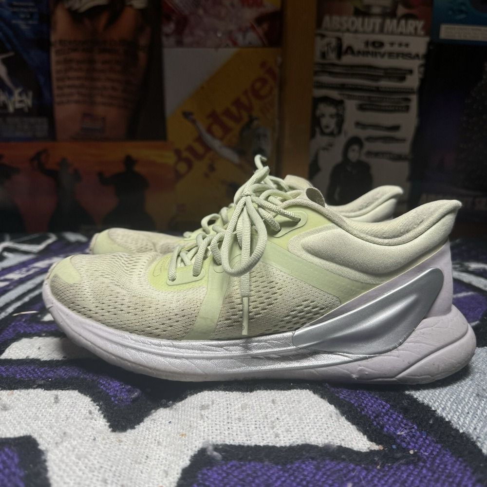 Size 7 -‎ Lululemon Blissfeel Womens Running Shoe DEWY/FTLV/HIYE